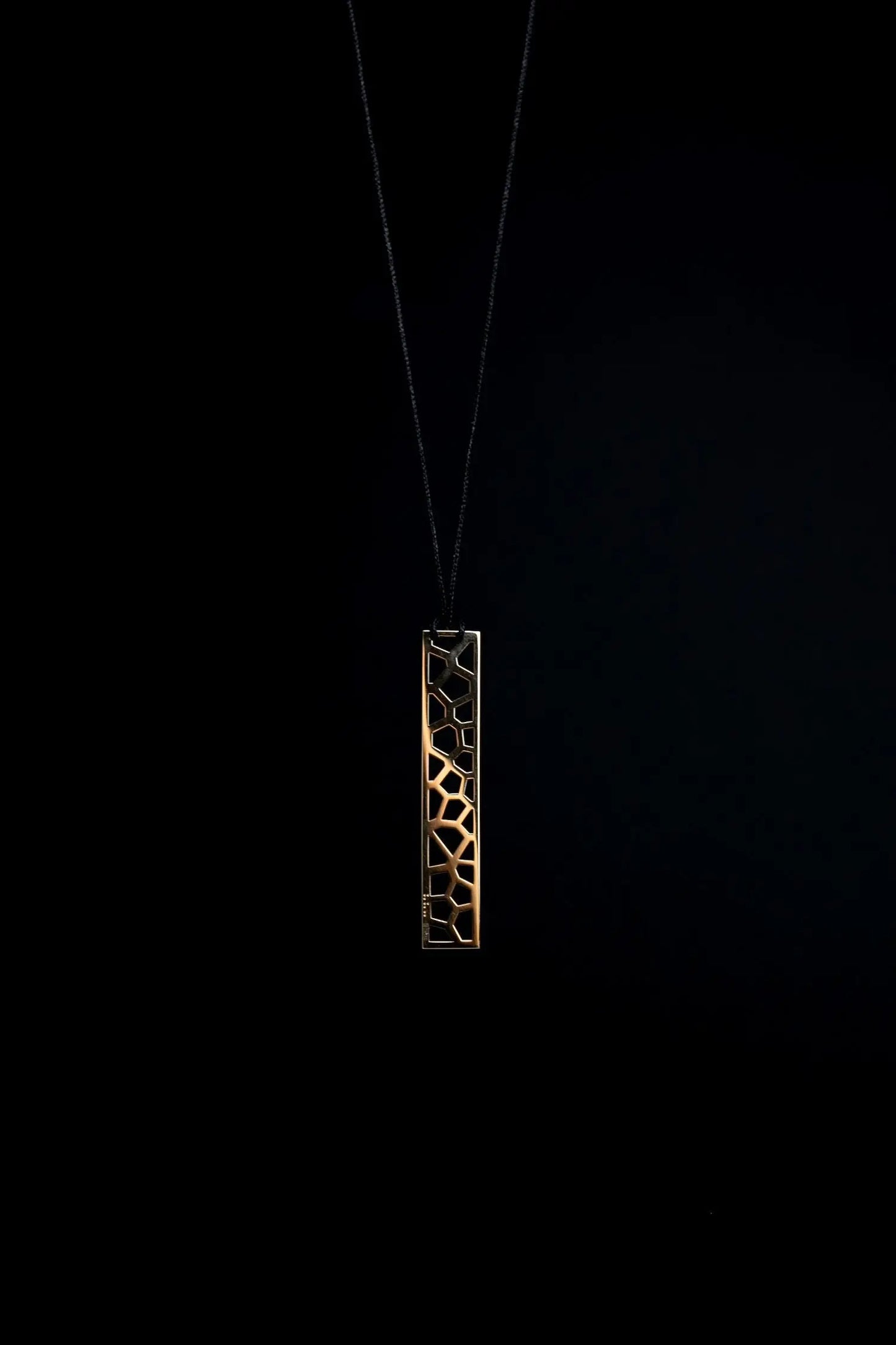Single web medium pendant - CDD Jewelry