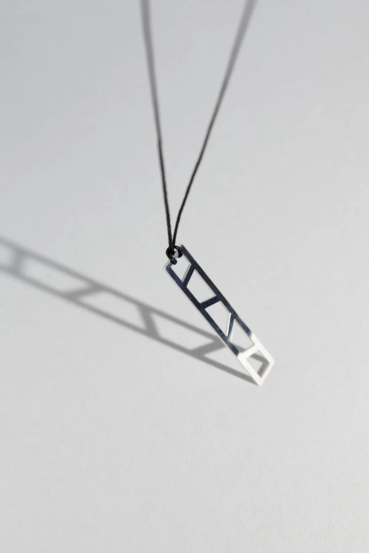 Web medium pendant - CDD Jewelry